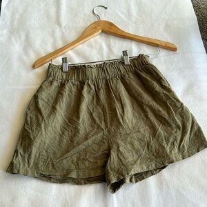 Women’s Green Short Size Medium
